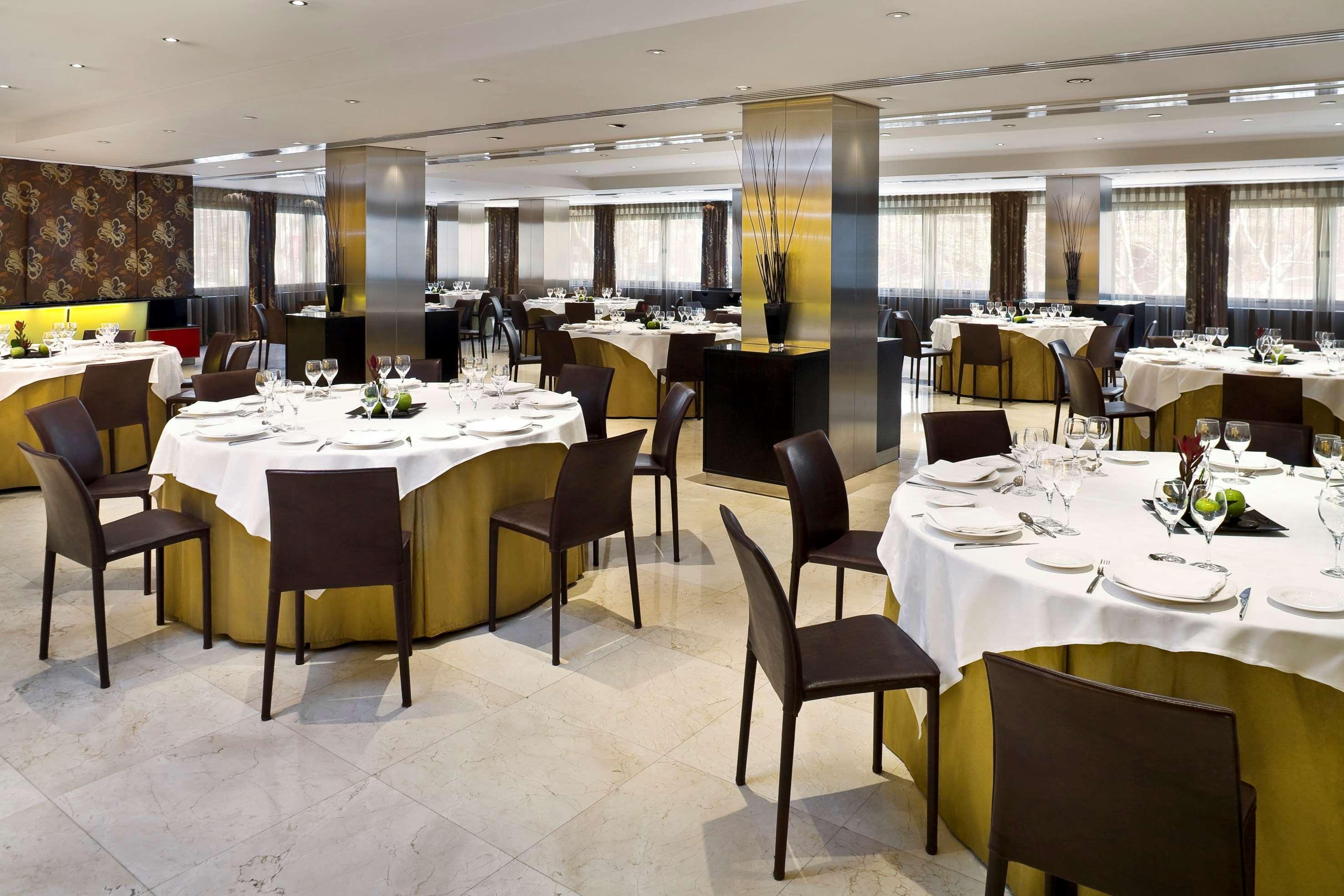 Melia Madrid Princesa ภายนอก รูปภาพ The interior of the restaurant