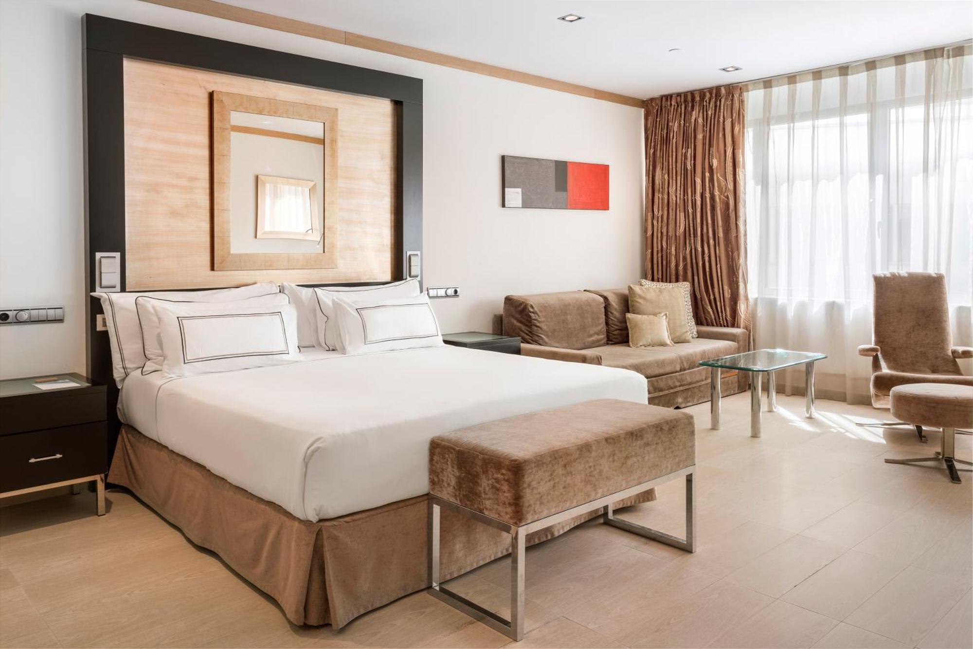 Melia Madrid Princesa ภายนอก รูปภาพ A room at the hotel